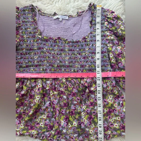 English factory Floral Smocked Top - Picture 4 of 6